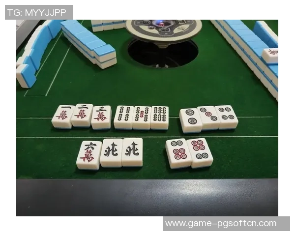 麻将胡了的图片-麻将桌上的惊喜—麻将胡了瞬间的图片描绘-麻将胡了的图片